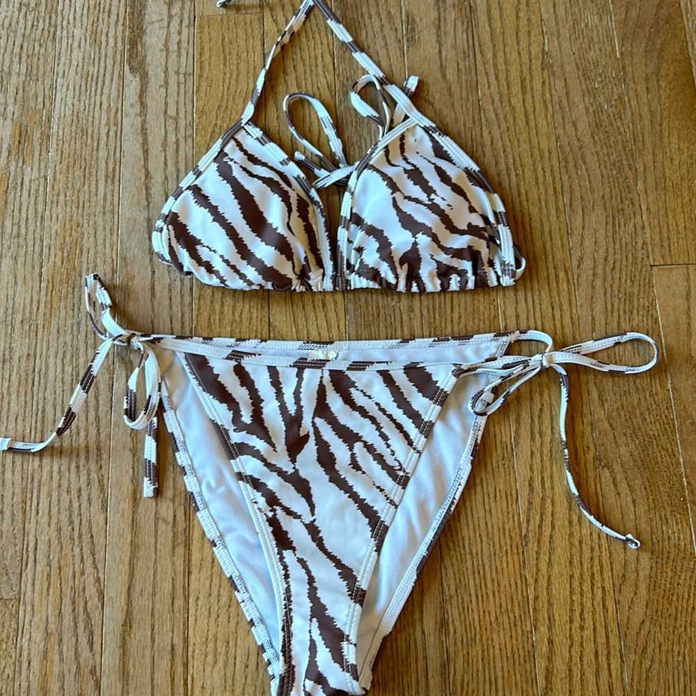 Boohoo bikini size 2. Like new